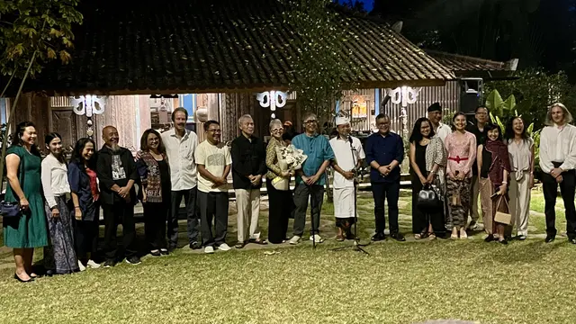 Jelang Pelantikan Presiden Terpilih, Sekjen PDIP Terlihat Hadir di Pameran Tunggal Butet di Bali - News berita69.org