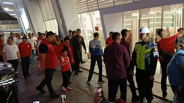Jokowi Ajak Jan Ethes Nonton Laga Indonesia vs Australia di Stadion GBK - News berita69.org