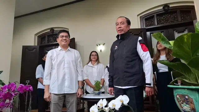 Jokowi Dihadiahi Jaket PSI Logo Gajah, Sinyal Gabung Partai? - News berita69.org