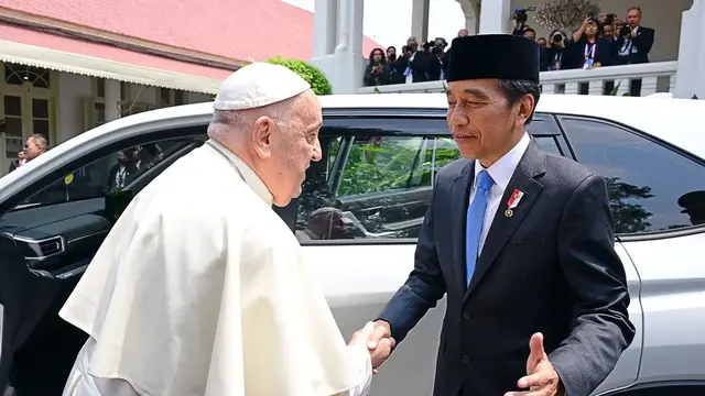 Jokowi Sambut Paus Fransiskus di GBK Jelang Misa Akbar - News berita69.org