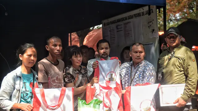 Jokowi Serahkan Bantuan untuk Warga Terdampak Kebakaran di Manggarai - News berita69.org