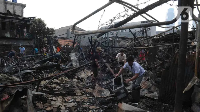 Kebakaran di Area Abang, 18 Kepala Keluarga Kehilangan Tempat Tinggal - News berita69.org
