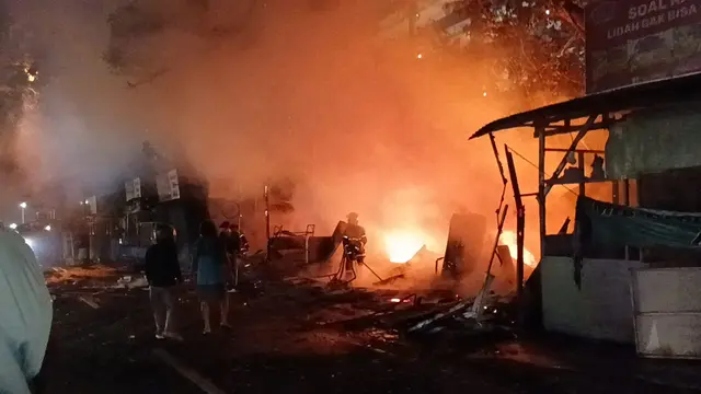 Kebakaran di Depok, Bengkel dan Warung Hangus Dilalap Api - News berita69.org