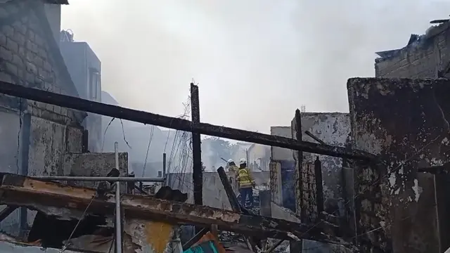 Kebakaran Landa 2 RT di Kebayoran Lama, Diduga Akibat Korsleting Listrik - News berita69.org