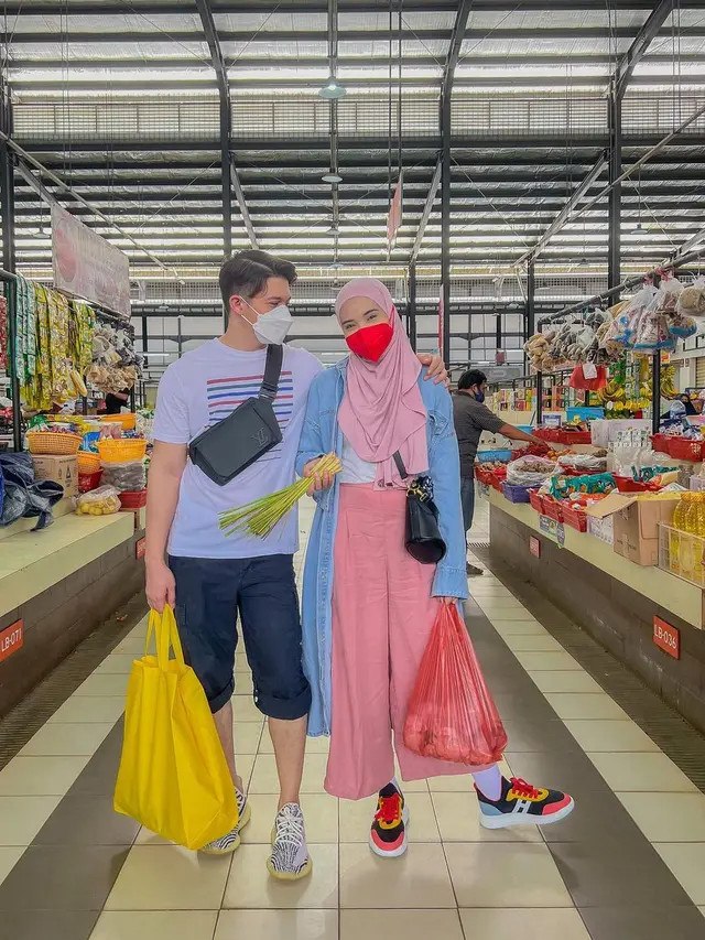 Kisah Inspiratif, 6 Artis yang Setia Menemani Istri Belanja di Pasar - Hot berita69.org