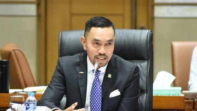 Klaim Seputar Flashdisk Ahmad Sahroni yang Heboh di Medsos, Ini Faktanya - Cek Fakta berita69.org