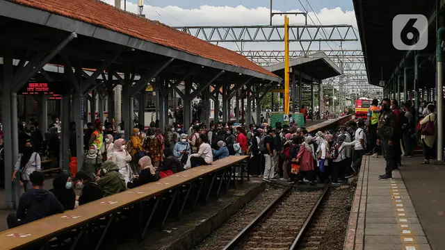 KRL Bogor-Jakarta Kota Gangguan, Gerbong Commuter Line Sesak - News berita69.org