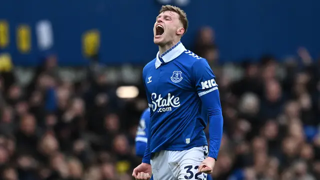 Manchester United Pantang Menyerah Dapatkan Tanda Tangan Bek Muda Everton - Bola berita69.org