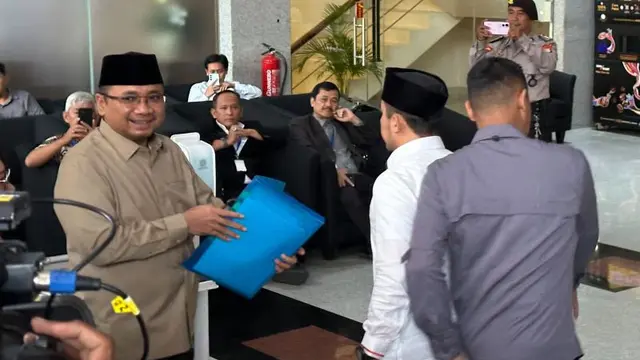 Mantan Menag Yaqut Bawa Map Biru saat Pemeriksaan Pelanggaran etika Kuota Haji, Isinya Dokumen Penting Ini - News berita69.org