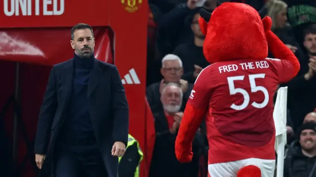 Masih Betah di Old Trafford, Van Nistelrooy Diam-Diam Jalin Ikatan dengan Pemain Manchester United - Bola berita69.org