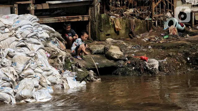 Mayat Pria Mengambang di Kali Ciliwung Gegerkan Warga, Ada Luka di Bagian Wajah - News berita69.org