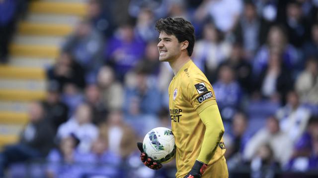 Mengapa MU Lebih Pilih Senne Lammens Ketimbang Emiliano Martinez? - Bola berita69.org