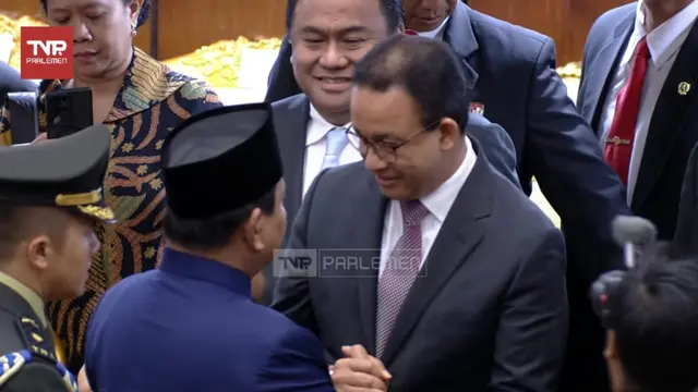 Momen Akrab Prabowo dan Anies Saling Genggam Tangan Usai Pelantikan Presiden - News berita69.org