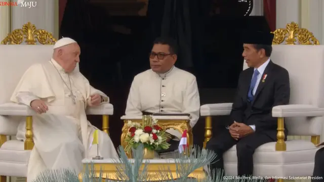 Momen Hangat Jokowi-Paus Fransiskus Ngobrol di Beranda Istana Merdeka - News berita69.org