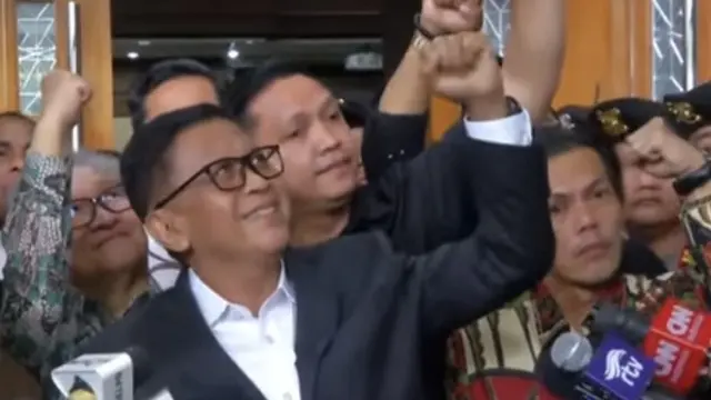 Momen Hasto Kristiyanto Kepalkan Tangan Usai Dituntut 7 Tahun Penjara: Merdeka! - News berita69.org