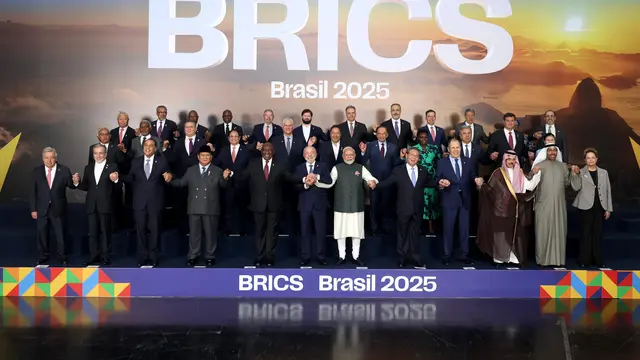 Momen Prabowo Tampil di Barisan Terdepan Foto Resmi KTT BRICS 2025 Brasil - News berita69.org