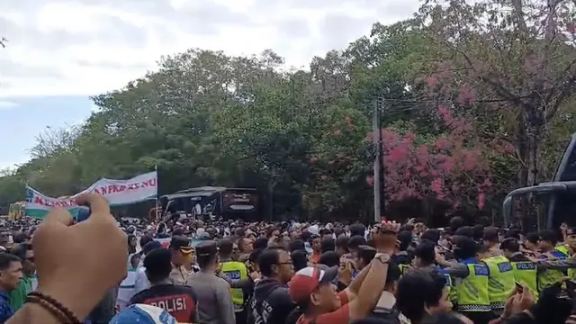 Muktamar PKB Digeruduk Pendemo, Polisi Siagakan Penjagaan Pagar Betis - News berita69.org