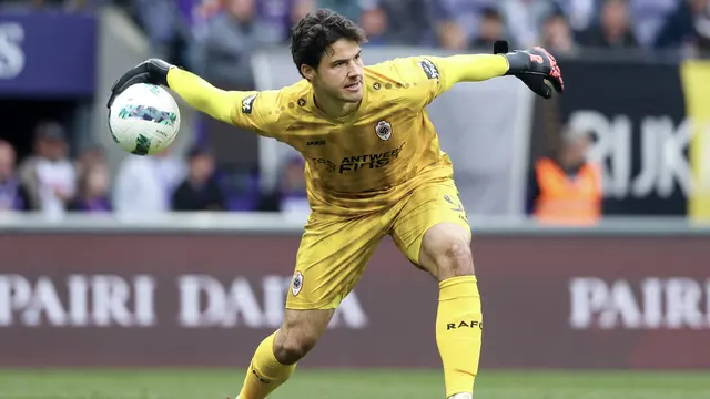 Perbandingan Statistik Senne Lammens vs Andre Onana: Siapa Kiper yang Lebih Layak di Manchester United? - Bola berita69.org