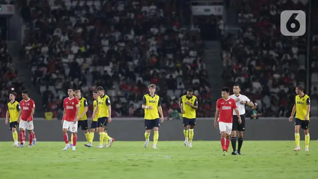 Perdana Tampil di SUGBK, Pelatih Oxford United Ungkap Perbedaan Fans Indonesia dan Inggris - Bola berita69.org