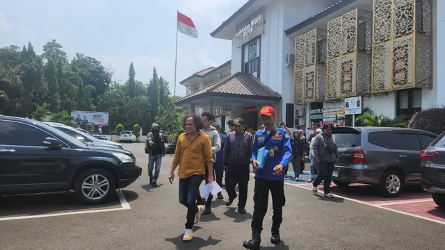 Petugas Damkar Depok Penuhi Panggilan Kejari soal Dugaan Penyelewengan Dinas Damkar - News berita69.org