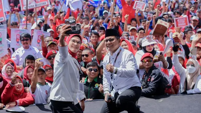 Pilbup Indramayu, Puluhan Ribu Warga Antarkan Nina-Tobroni Daftar KPU - Pemilu berita69.org