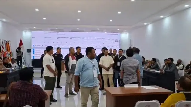 Pilgub Maluku Utara Diwarnai Aksi Walk Out Saat Rekap Suara di Tingkat Kabupaten - Pemilu berita69.org