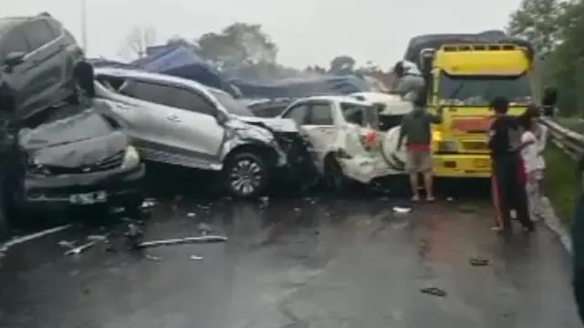 Polisi Kerahkan Tim TAA Cari Kejadian Kecelakaan Beruntun Tol Cipularang KM 92 - News berita69.org