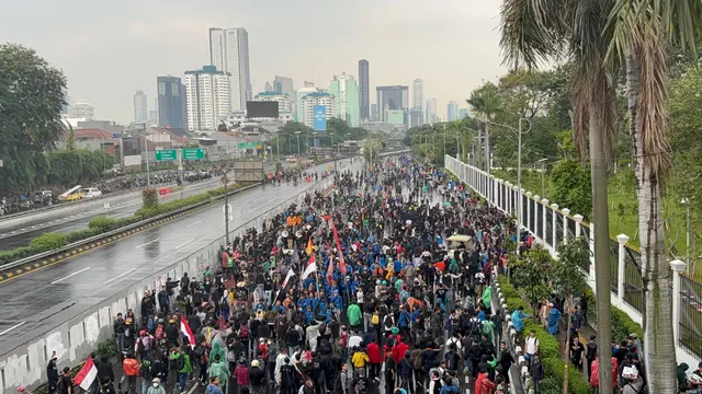 Polisi Pukul Mundur Massa Demo DPR, Tembak Gas Air Mata - News berita69.org