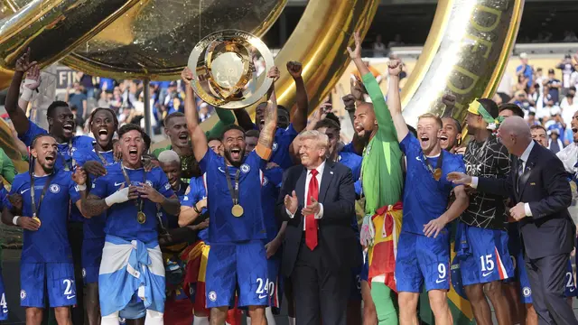 Potret Donald Trump Nimbrung Pesta Juara Chelsea: Presiden USA Ikut Eksis! - Bola berita69.org