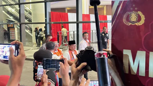 Pramono-Rano Tiba di Lokasi Debat Bareng Mandra, Disambut Lantunan Salawat - Pemilu berita69.org