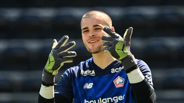 PSG Rekrut Lucas Chevalier, Masa Depan Gianluigi Donnarumma Makin Tidak Pasti - Bola berita69.org