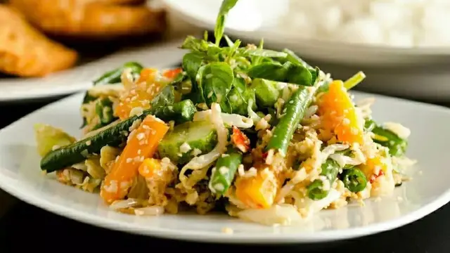 Resep Urap Sayur Agar Tidak Cepat Basi, Sangrai Bumbu Kelapanya - Hot berita69.org