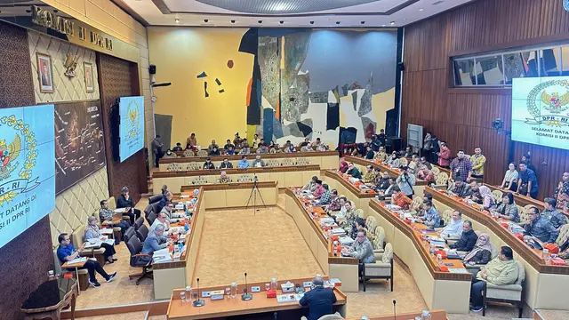 Sah, DPR Setuju PKPU Pilkada Soal Ambang Batas dan Usia Calon Sesuai Putusan MK - Pemilu berita69.org