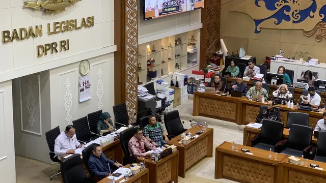 Suasana Beda 180 Derajat Rapat Baleg dan Komisi II DPR Saat Bahas Putusan MK - News berita69.org