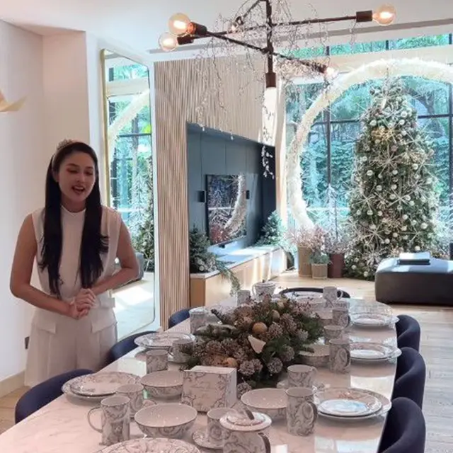 Tak Unggah Foto Natal Tahun Ini, Intip 7 Potret Sandra Dewi dengan Pohon Natal dari Tahun ke Tahun - Hot berita69.org