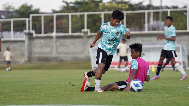 Tatap Kualifikasi Piala Asia U-17 2025, Timnas Indonesia Jajal Menu Latihan Taktik di Bali - Bola berita69.org
