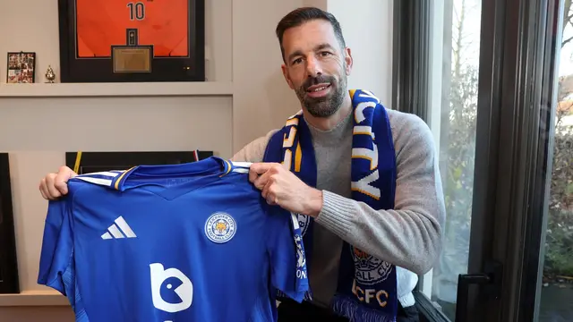 Top 3 Berita Bola: Jadi Pelatih Leicester City, Ruud van Nistelrooy Bisa Rampok 4 Pemain Manchester United - Bola berita69.org