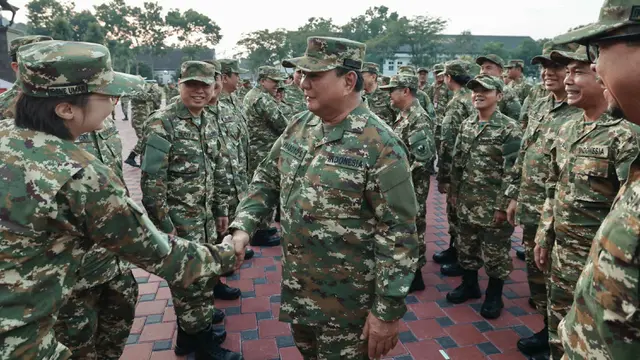 Top 3 News: Hari Pertama Retreat di Akmil, Anggota Kabinet Merah Putih Latihan Berbaris - News berita69.org
