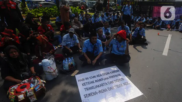 Top 3 News: Ratusan Sopir JakLingko Demo di Balai Kota Jakarta, Arus Lalin Sekitar Monas Tak Bergerak - News berita69.org