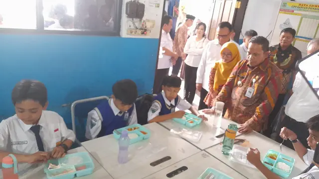 Uji Coba Makan Bergizi Gratis, PJ Wali Kota Tangerang Makan Langsung Menu dan Porsi yang Sama - News berita69.org
