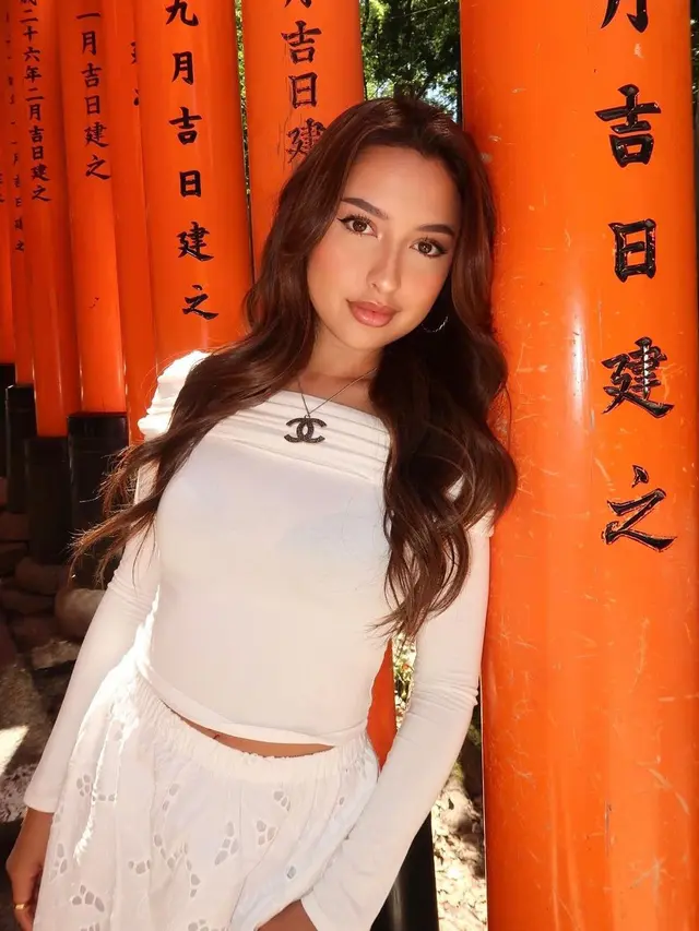 Wanita Ini Lakukan Tata rias Seperti Jennifer Coppen, Hasilnya Bak Saudara Kembar - Hot berita69.org